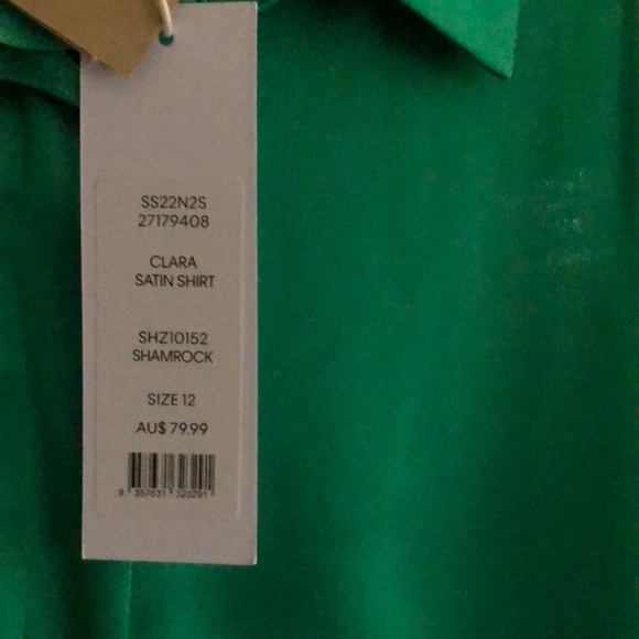 Forever New BNWT Clara satin shirt green size 12 - Picture 3 of 4